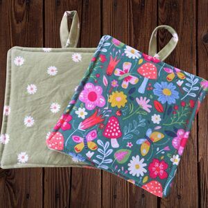 Potholders, Set of 2, Reversible Mushrooms and Daisy Hot Pads